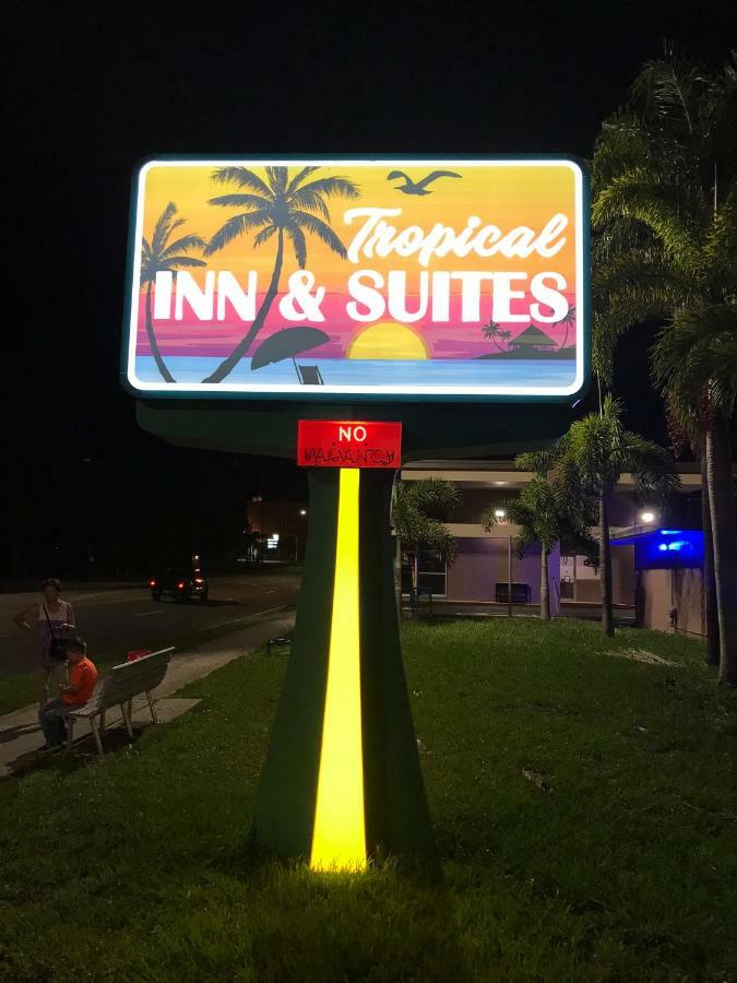 Tropical Inn & Suites, Downtown เคลียร์วอเตอร์ ภายนอก รูปภาพ